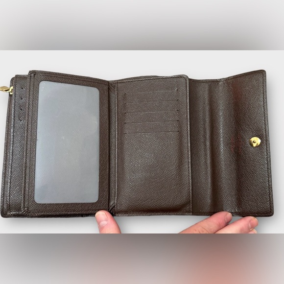 LOUIS VUITTON Damier Ebene Alexandra Wallet - Picture 9 of 16